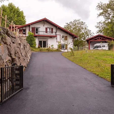 A Avec Piscine Isturits