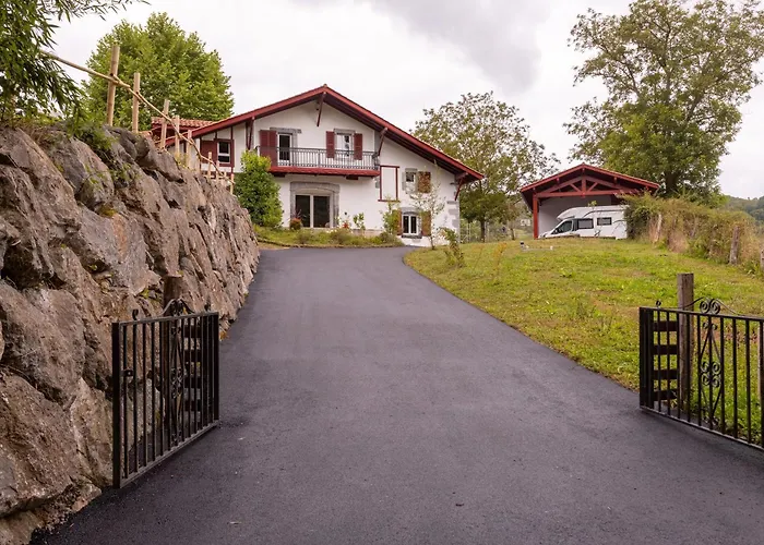 A Avec Piscine Isturits